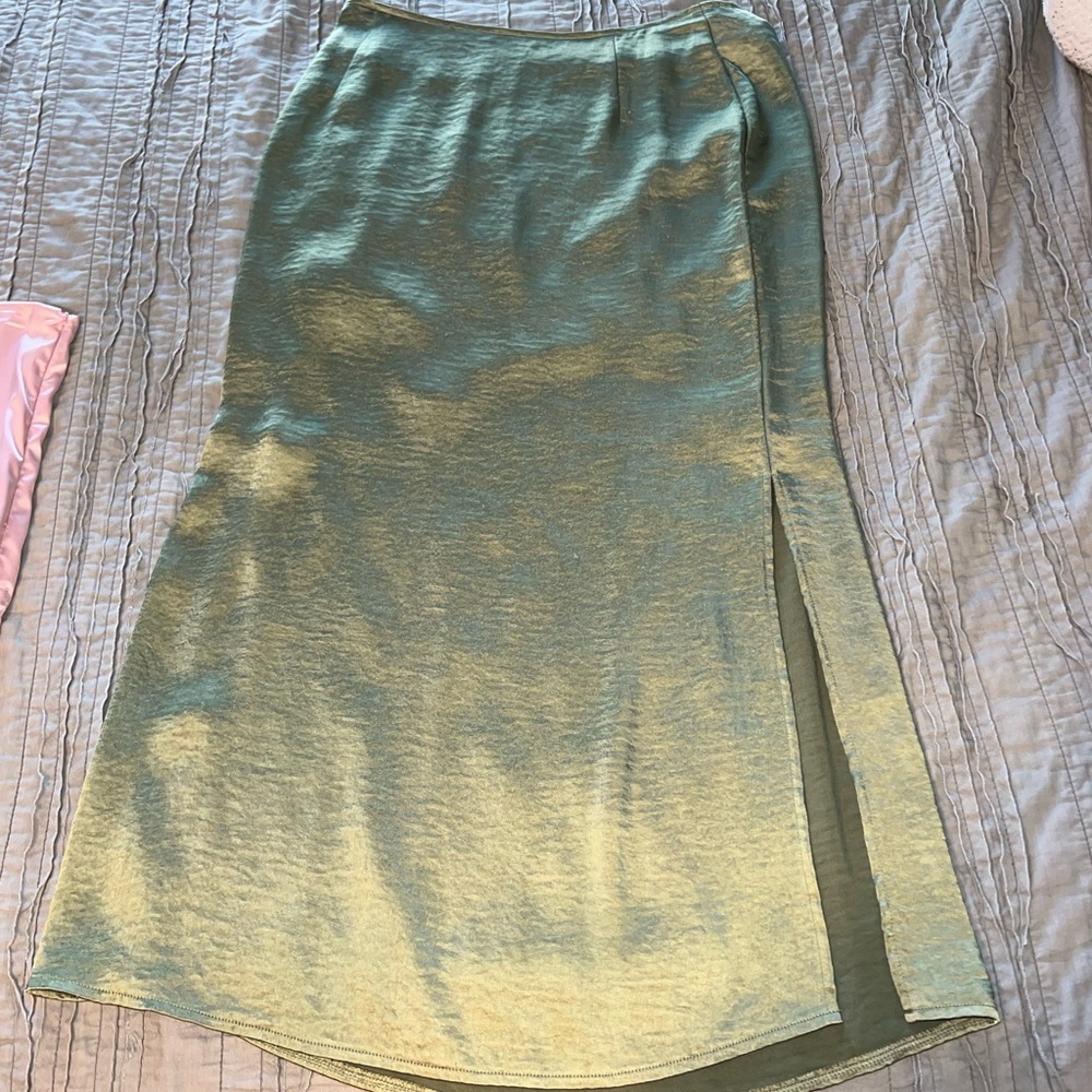 Trendy & Tipsy olive green satin midi skirt, size medium